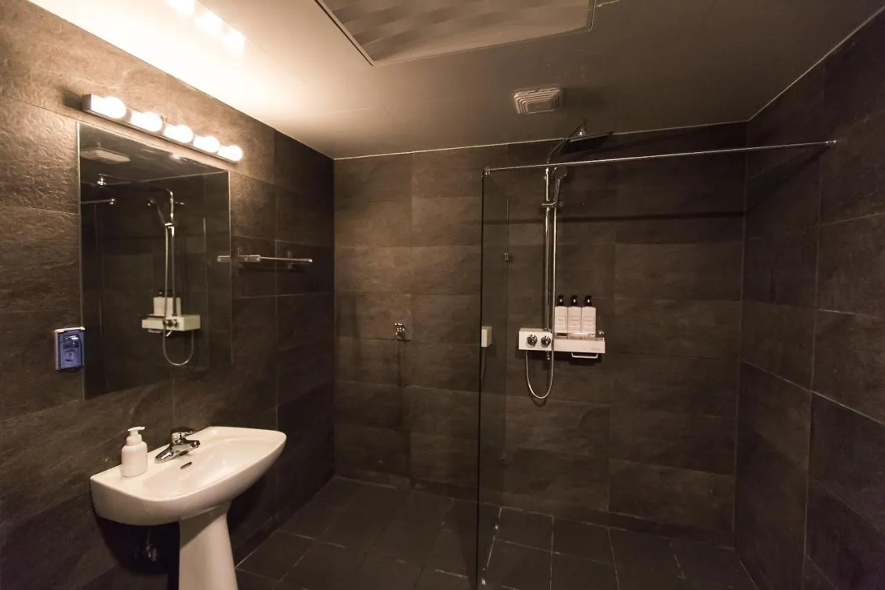 אכסניה בוסאן Canvas Black Guesthouse